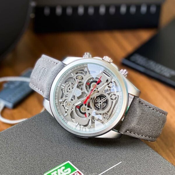 *The TAG Heuer Carrera Sport represents an evolutionary change in the CR7, retaining its modern Carrera aesthetic and characteristics.* ✅ - Image 2