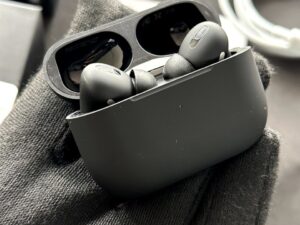 AIRPODS