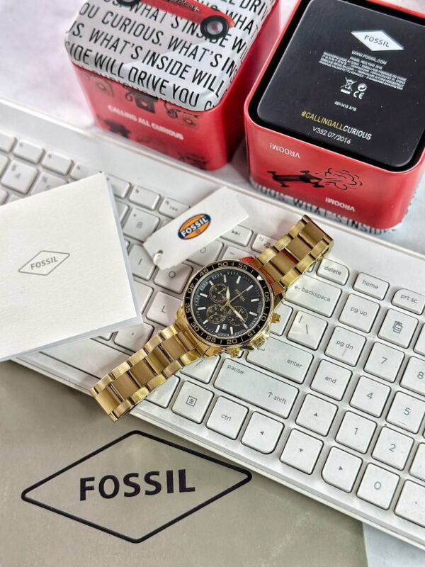 *This 45 mm Fossil Bonson features a black satin dial, chronograph movement and full golden metal strap* ✅ - Image 5